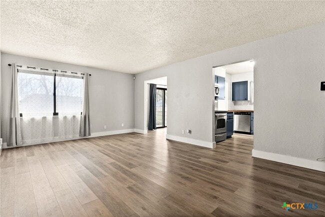 Building Photo - 2606 Lake Rd