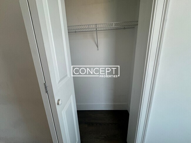 Building Photo - 44 Joy St