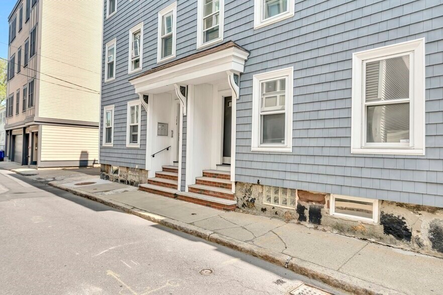 Building Photo - 176 Bowen St