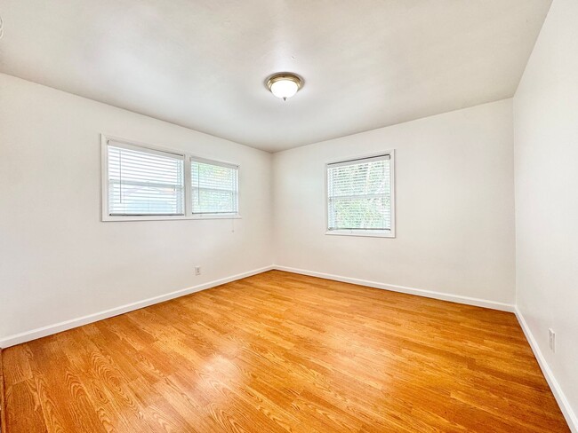 Building Photo - Beautiful 3Bd/1.5Ba Available In Santa Ana
