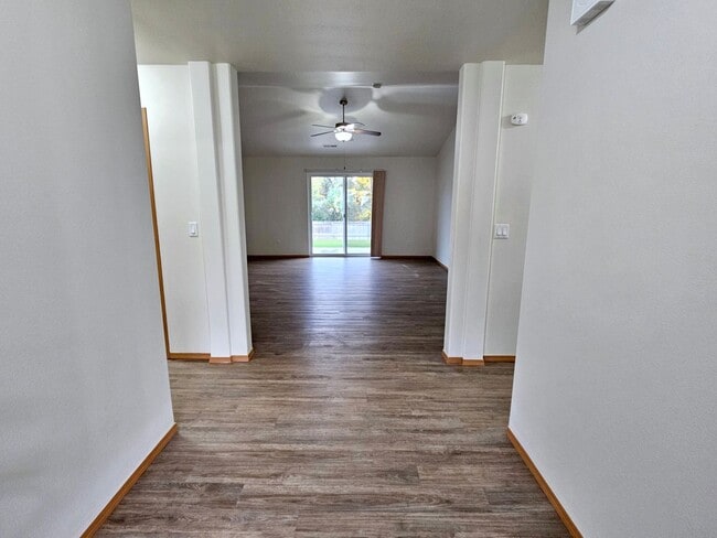 Building Photo - Open, One-Level Living- 4 Bedroom, 2.5 Bath Richland Home with Spacious Backyard