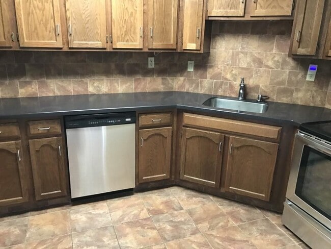 Building Photo - 1040 HARMON Cove