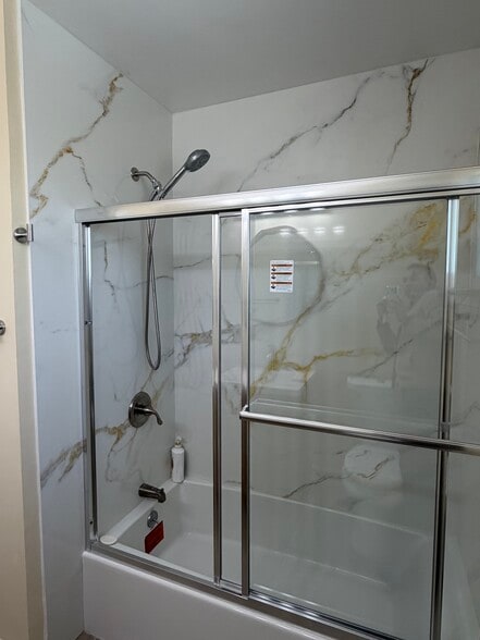 Building Photo - 545 Northlake Dr