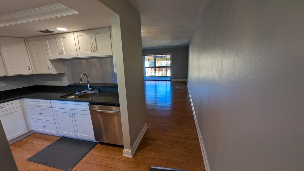 Building Photo - 6110 Whiskey Creek Dr