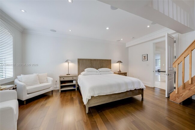 Building Photo - 520 N Pkwy