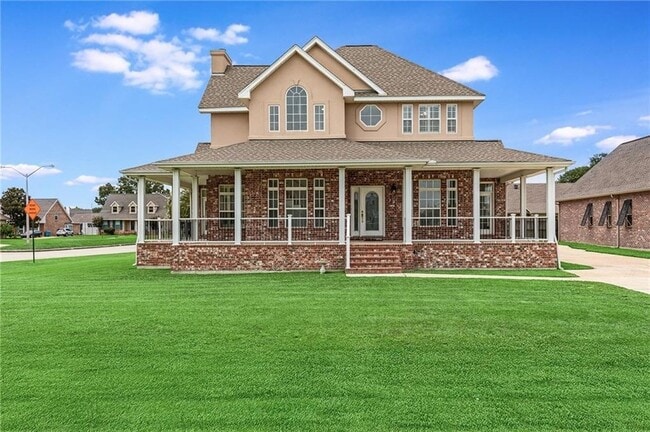 Building Photo - 304 Mistletoe Dr