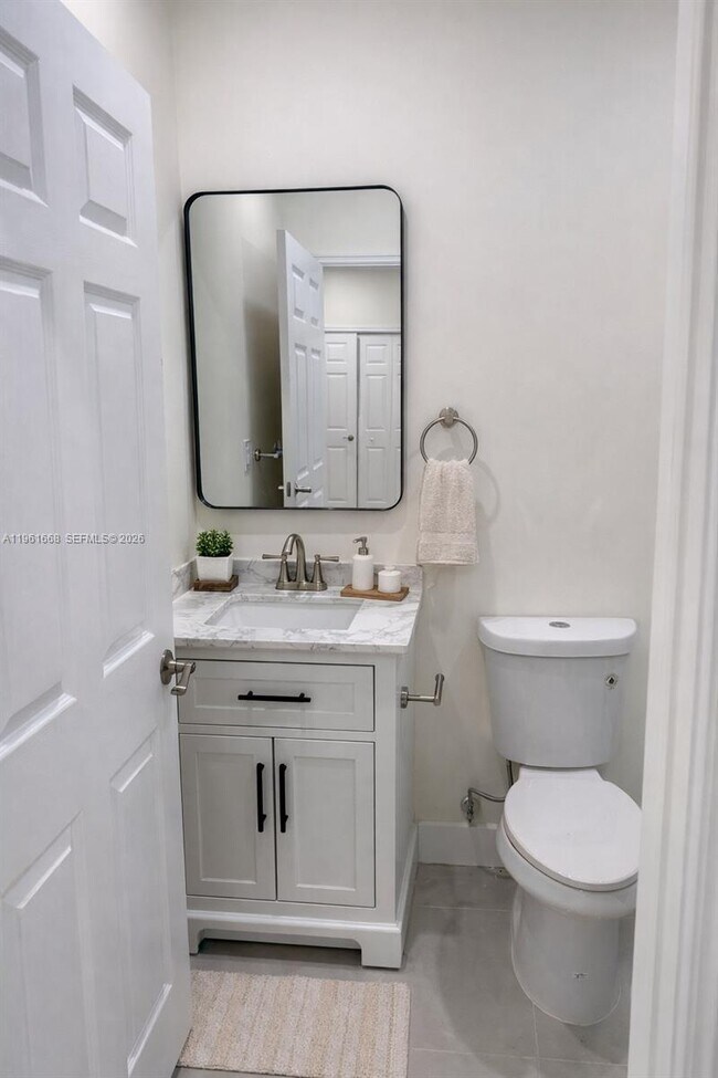 Building Photo - 3079 NW Flagler Terrace