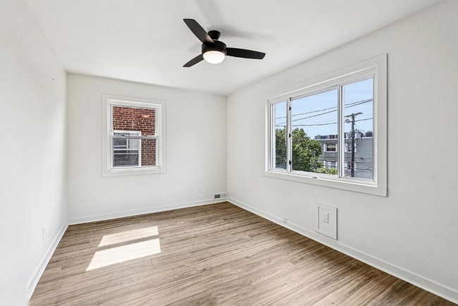 Building Photo - 674 Brandywine St SE