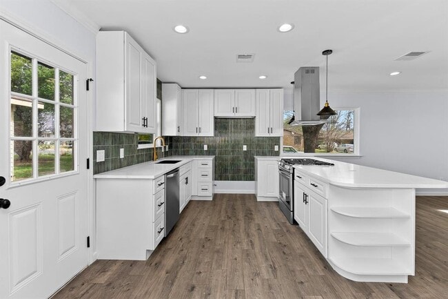 Building Photo - 1307 Yorkshire Dr