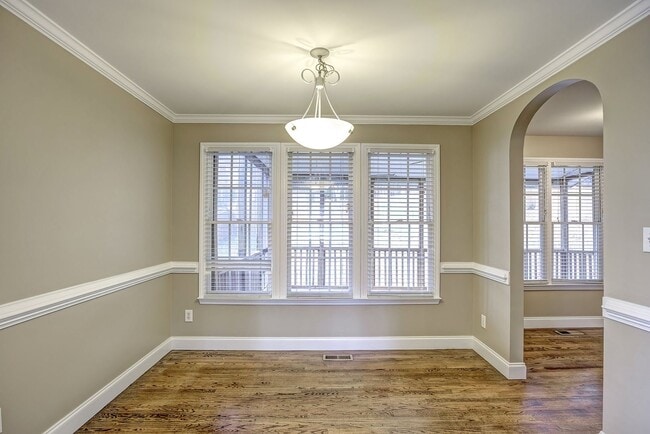 Building Photo - 3 Bedroom Home with Large Fenced in Yard, 2 Car Garage & Bonus Room!