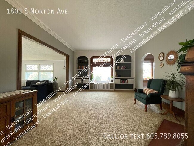 Building Photo - 1800 S Norton Ave