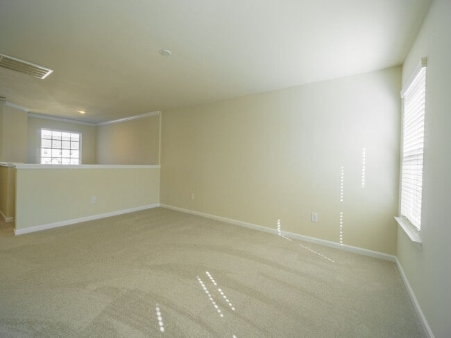 Building Photo - 1 Year Old New Home With 3 Bedroom 2.5 bat...