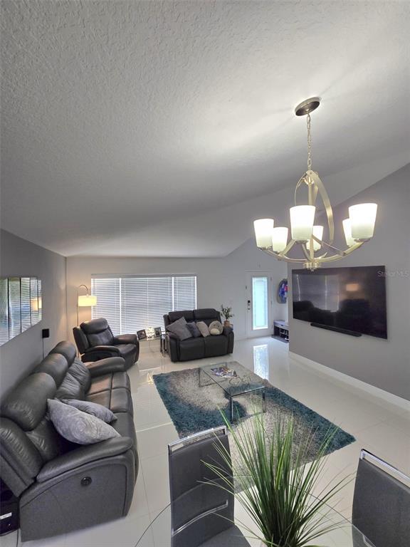 Building Photo - 2823 Maguire Dr