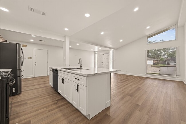 Building Photo - 5503 Jason St