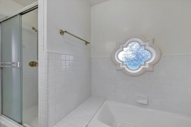 Building Photo - Spacious Townhome in Palo Alto