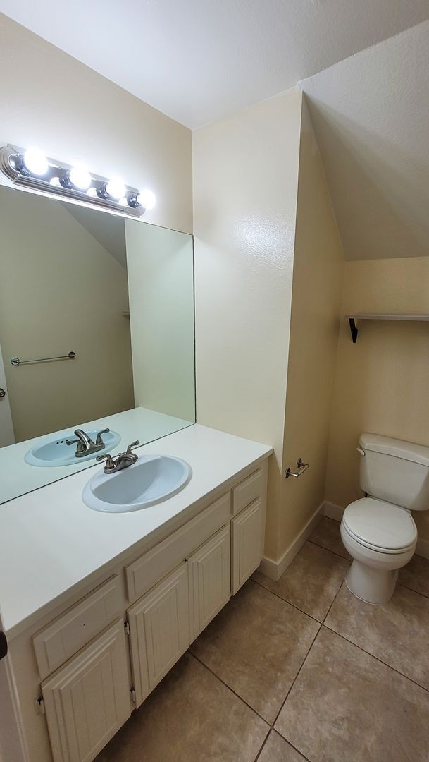 Building Photo - 2 Bed 1.5 Bath Gated Two Story Apartment I...