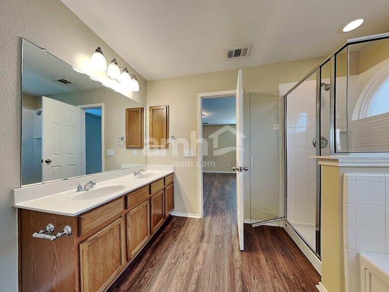 Building Photo - 210 Dartmouth Dr