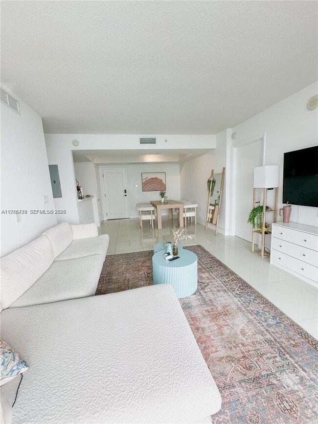 Building Photo - 1861 NW S River Dr