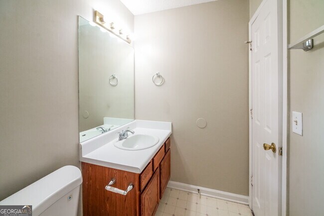 Building Photo - 1214 Foxwood Dr