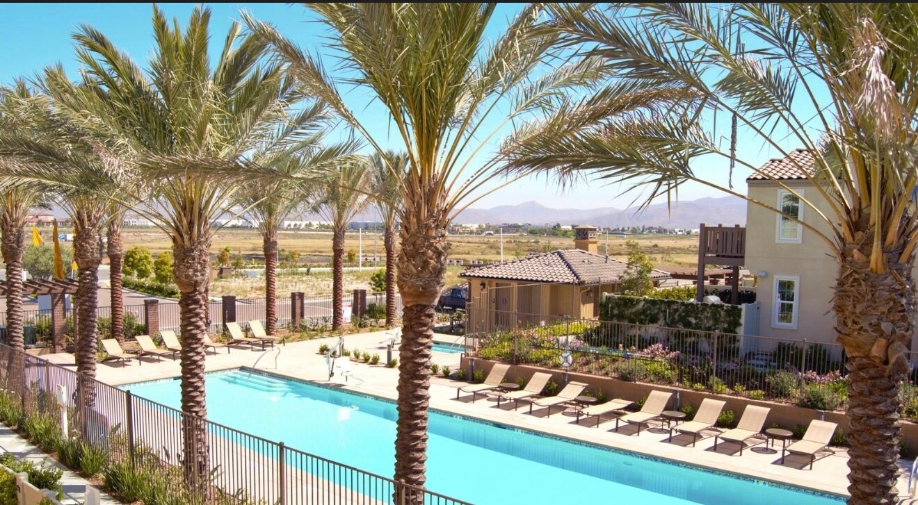 Building Photo - 1584 Santa Carolina