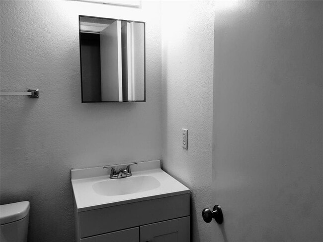 Building Photo - 4222 Bernice St