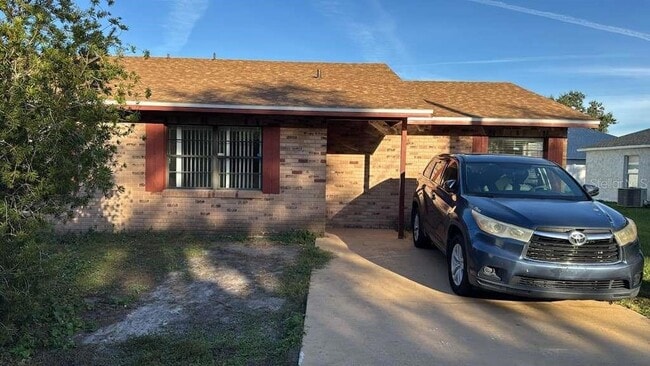 Building Photo - 703 Platypus Ct