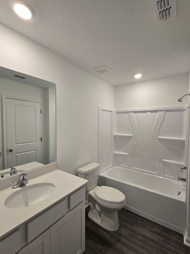 Building Photo - 3 bedroom 2.5 Bath in Tara Baywood