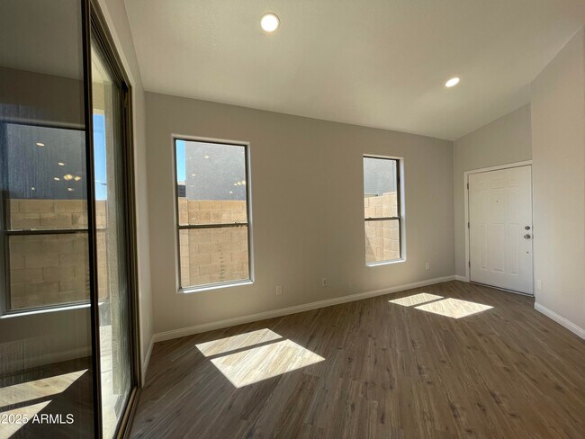 Building Photo - 841 E Lovegrass Dr