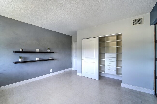 Building Photo - 2500 E Las Olas Blvd