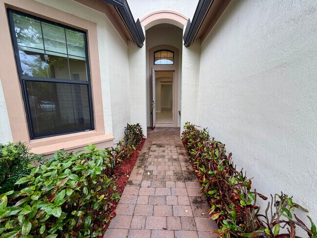 Building Photo - 2905 Siena Cir