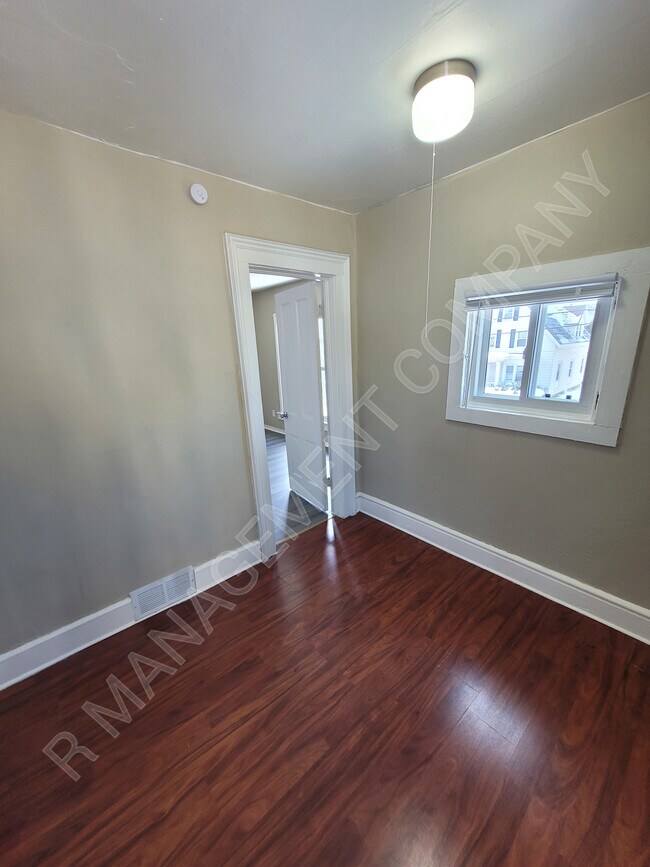 Building Photo - 528 Jackson St