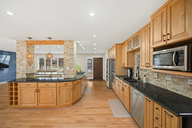 Building Photo - 641 Woods St