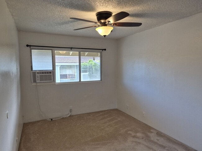 Building Photo - Centrally located 1bd, 1ba, 1pkg 512sqft. w/Lanai for $2000