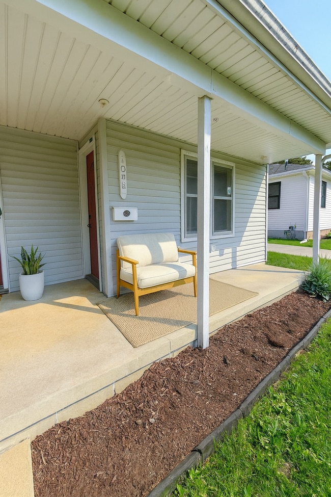 Building Photo - 104 Sycamore St