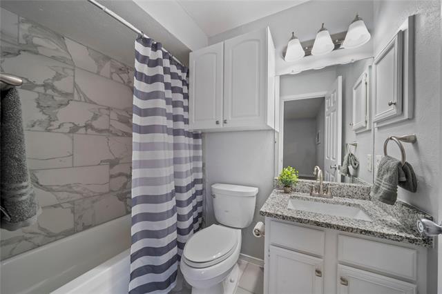 Building Photo - 9910 Royal Ln