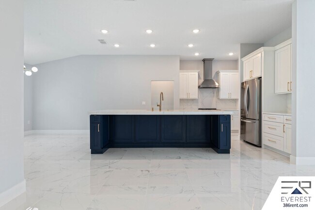 Building Photo - FULLY FENCED, LIKE NEW, CUSTOM BUILT 3/2/2 ON A CUL DE SAC IN DESIRABLE QUAIL HOLLOW