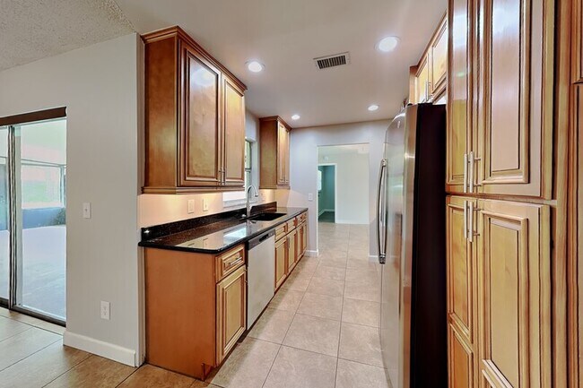 Building Photo - 1016 Manchester Cir