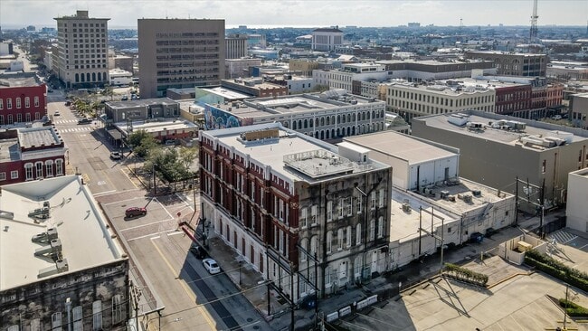 Building Photo - 2206 The Strand