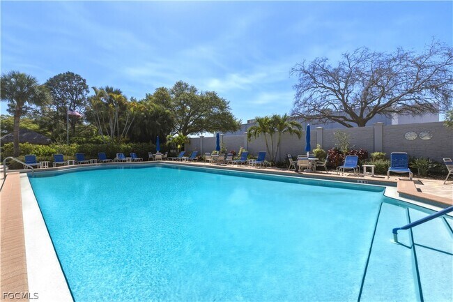 Building Photo - 876 Gulf Pavillion Dr