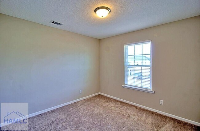 Building Photo - 33 Daylily Ct