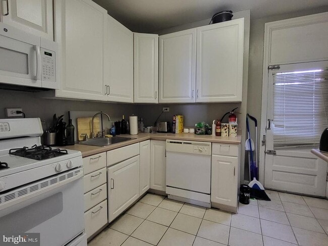 Building Photo - 2031 Locust St