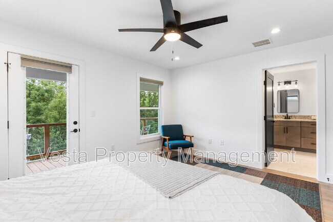 Building Photo - 125 Waynesville Ave