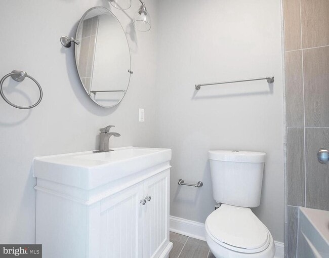 Building Photo - 2624 Llewelyn Ave