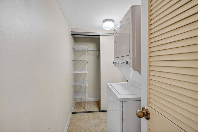 Building Photo - 7214 S Devon Dr