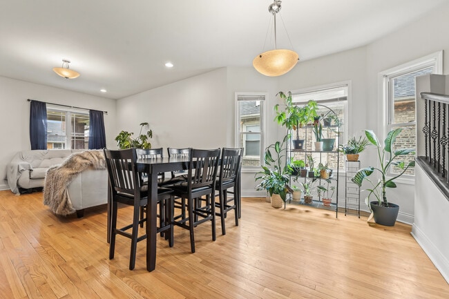 Building Photo - 7938 S Bennett Ave