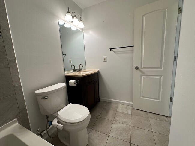Building Photo - 61 Riverchase Dr