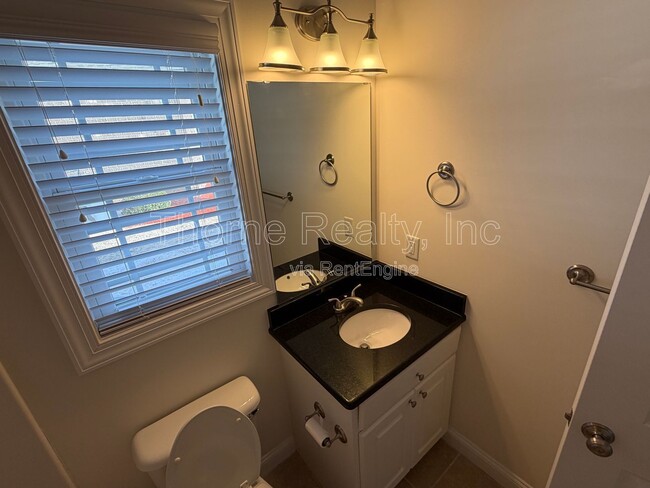 Building Photo - 220 Braylock Dr