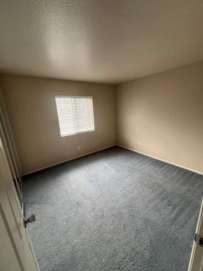 Building Photo - Spacious 3-Bedroom Home with Loft, 3-Car Garage & Large Backyard in Desirable South Loma Linda