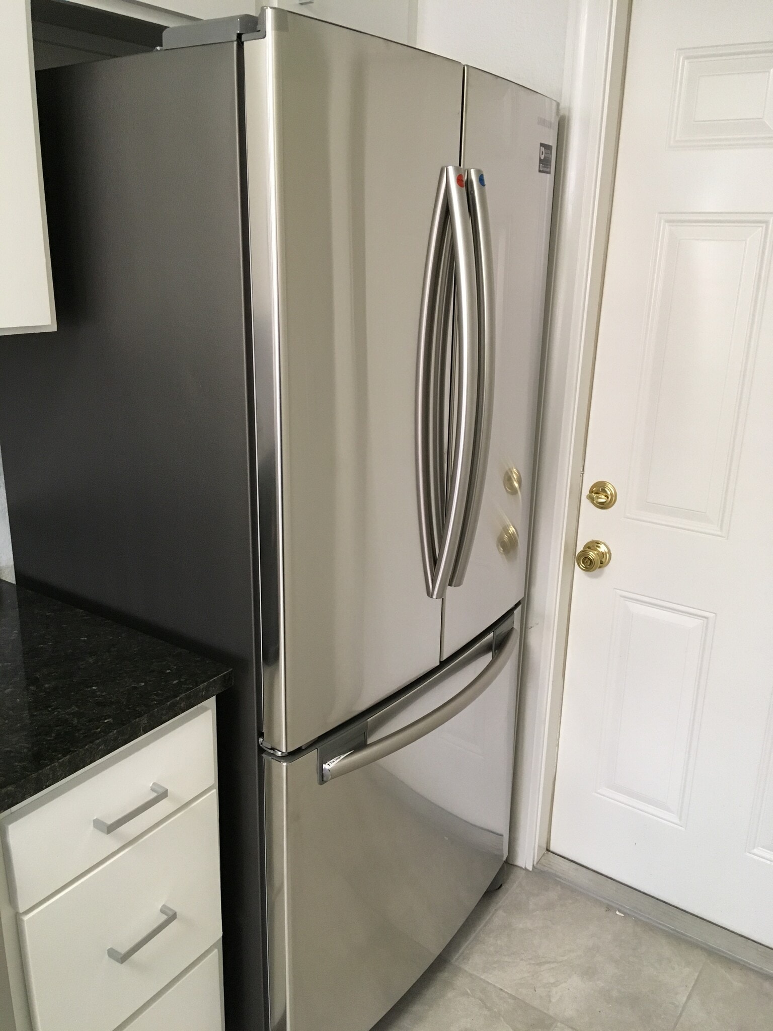 French door refrigerator, with ice maker. - 8604 Willowick Drive