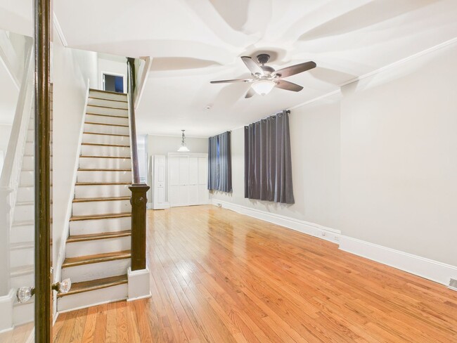 Building Photo - 3 Bedroom Single Family Home on Delaware St.